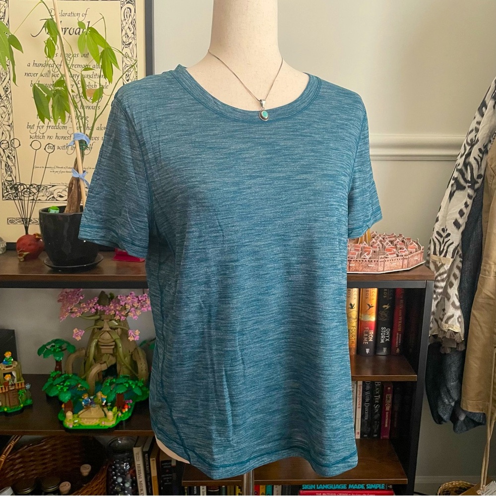 Lululemon tee
